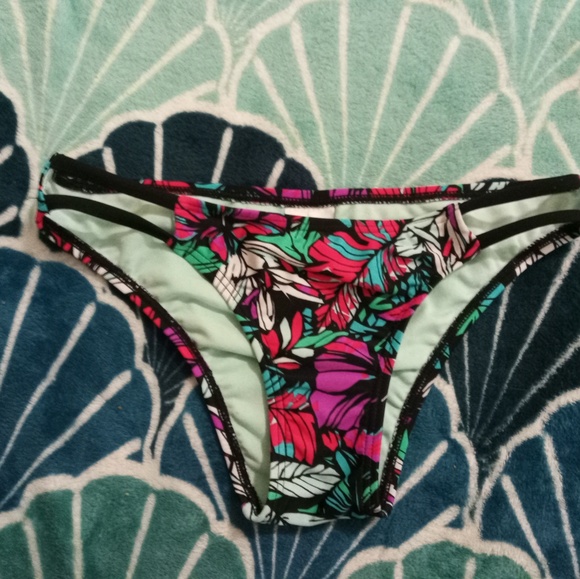 Bikini bottom bundle (xs & s) - Picture 6 of 8